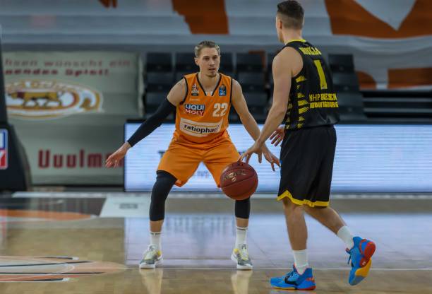 供更多比赛 供更多比赛